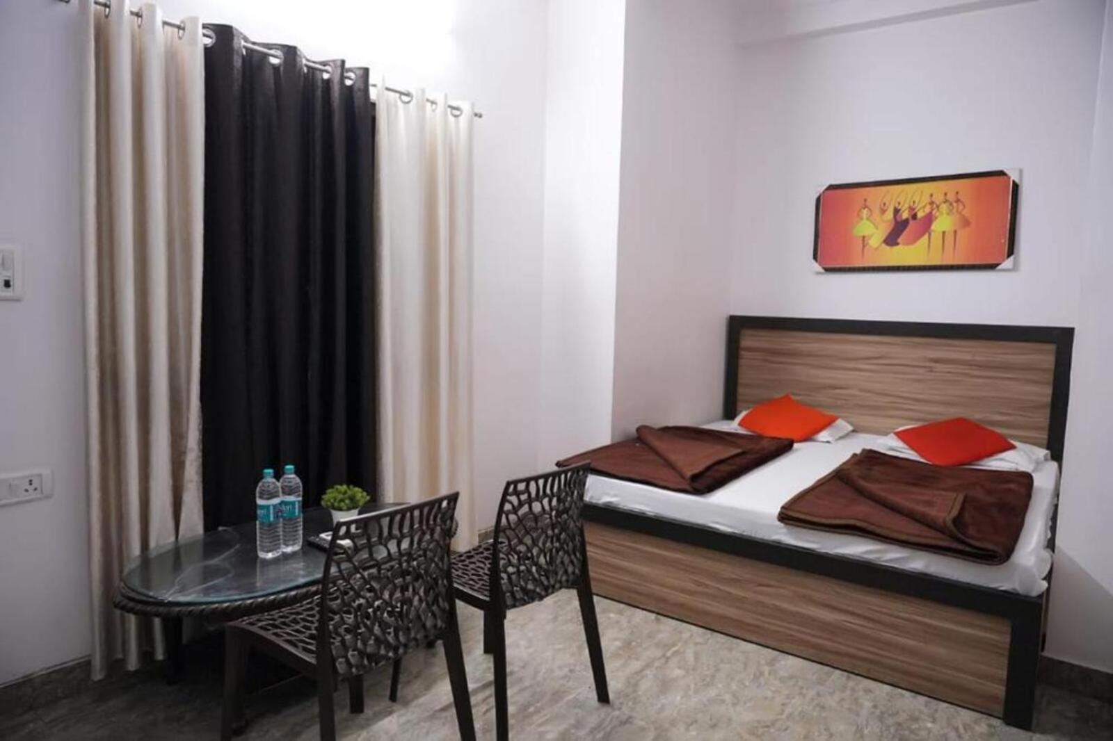Surya In - Near Nizamuddin Railway Station 3*