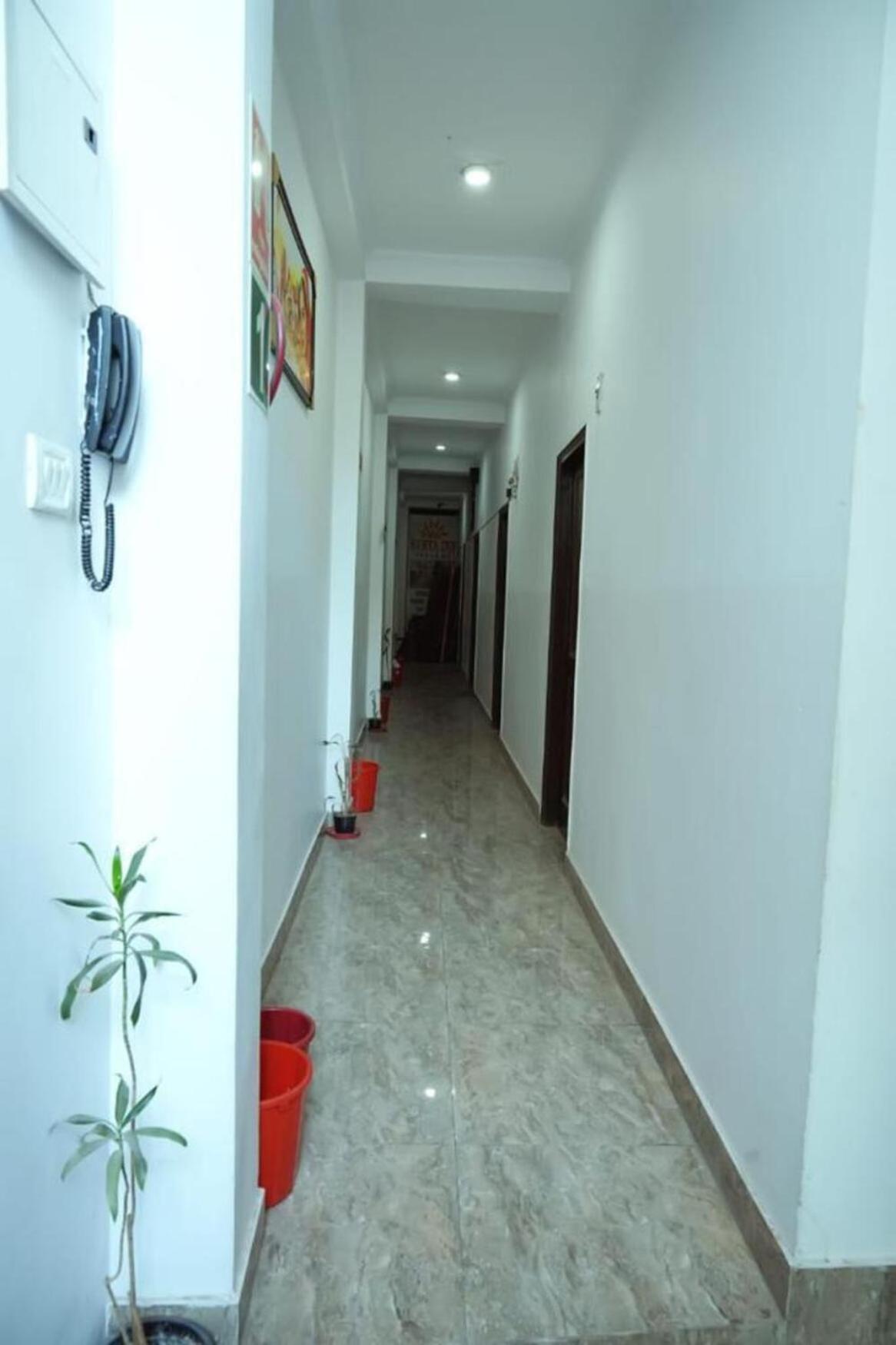 Surya In - Near Nizamuddin Railway Station Hotel