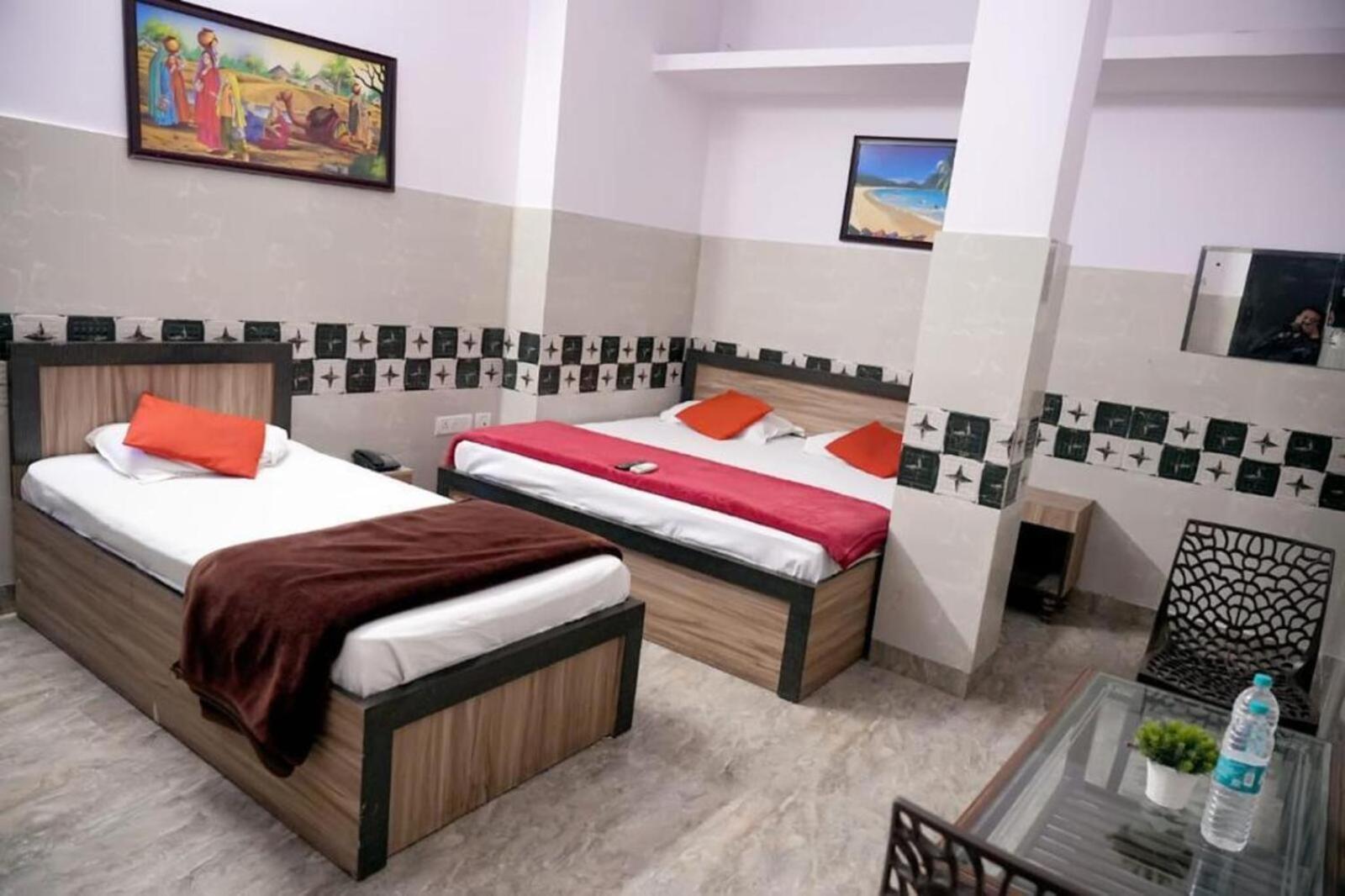Hotel Surya In - Near Nizamuddin Railway Station